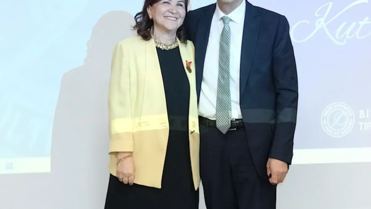 Biruni Üniversitesi'nde 14 Mart Tıp Bayramı'nda Duygusal Veda: Prof. Dr. Dilek Sema Arıcı'ya Onur Töreni Biruni Üniversitesi'nde 14 Mart Tıp Bayramı'nda Duygusal Veda: Prof. Dr. Dilek Sema Arıcı'ya Onur Töreni