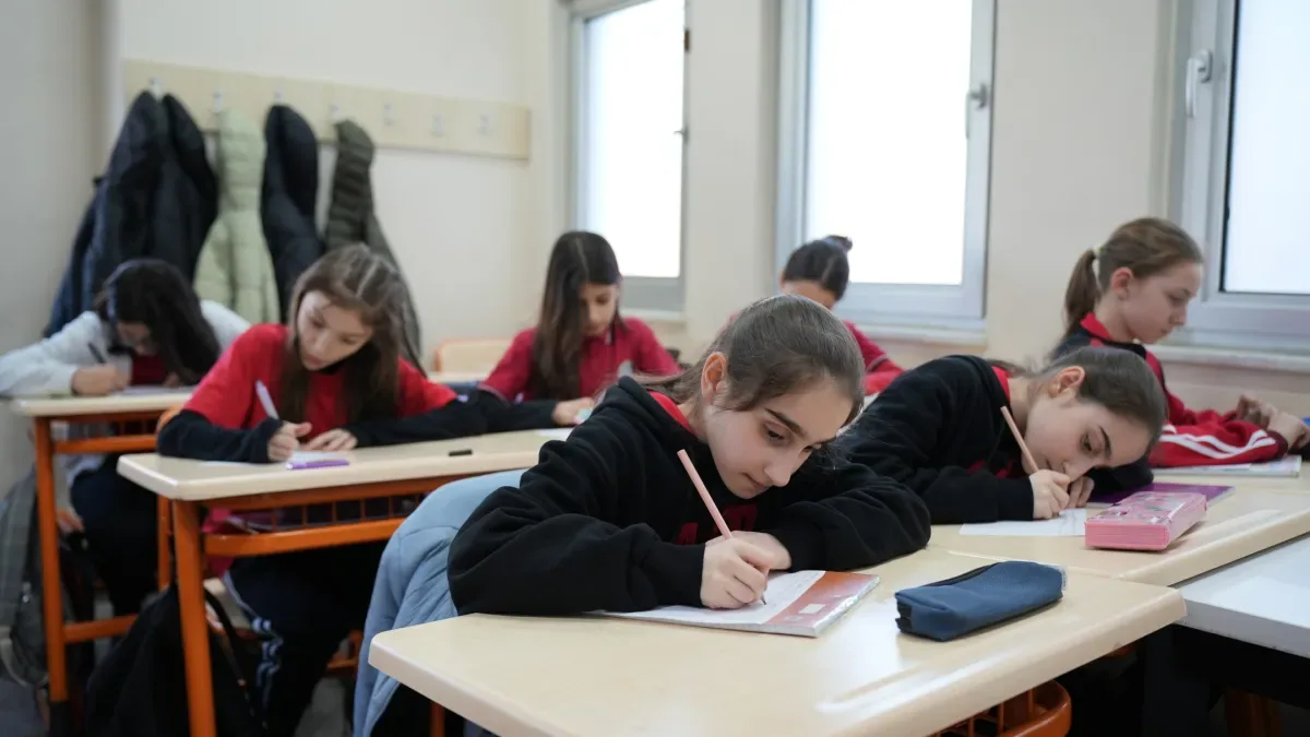 Bilgi Evleri Bağcılar'da İyilik Kumbarası Etkinliği Öğrencilere İyiliği Aşıladı Bilgi Evleri Bağcılar'da İyilik Kumbarası Etkinliği Öğrencilere İyiliği Aşıladı