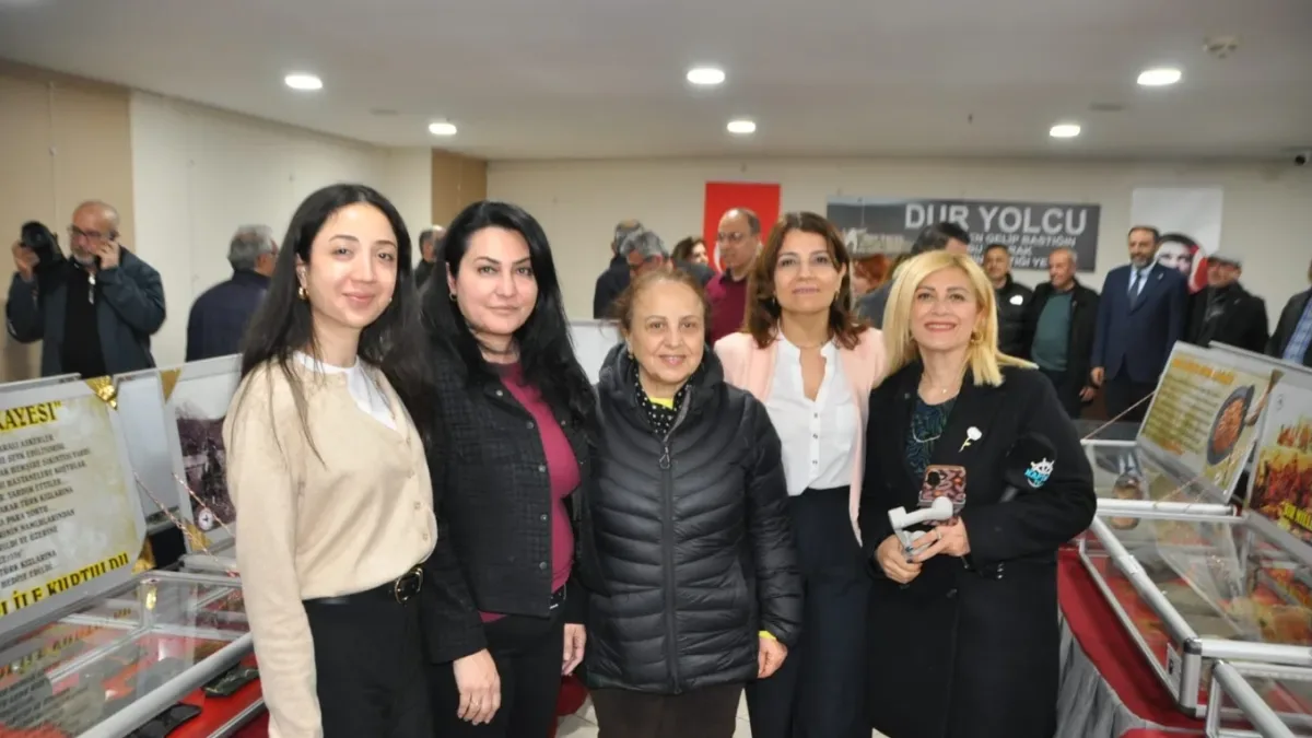 Kartal'da Çanakkale Destanı Sergisi: CHP Kadın Kolu Tarihi İzleri Ziyaret Etti Kartal'da Çanakkale Destanı Sergisi: CHP Kadın Kolu Tarihi İzleri Ziyaret Etti