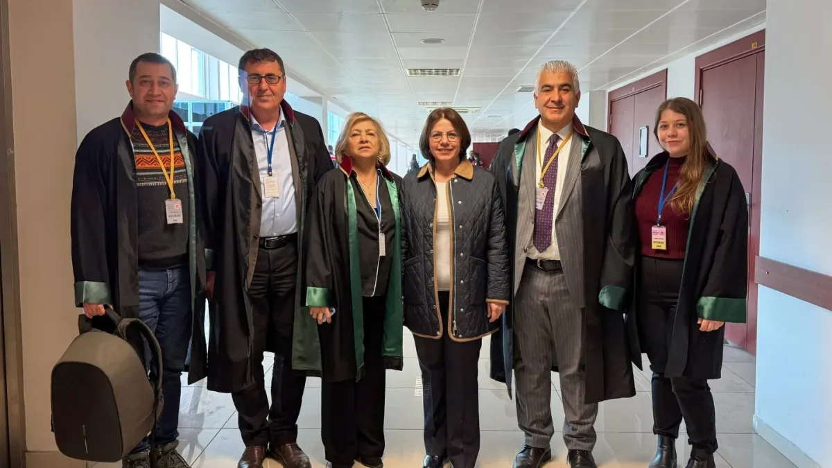 Esin Köymen, Ekrem İmamoğlu'nun Silivri'deki Dava Sürecini Yerinde Takip Etti Esin Köymen, Ekrem İmamoğlu'nun Silivri'deki Dava Sürecini Yerinde Takip Etti