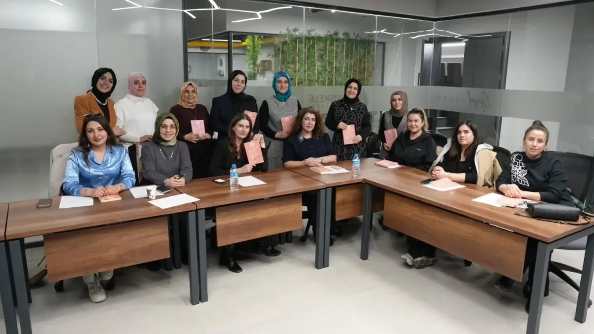 Başiskele'de Bibliyoterapi ile Gençlerin Duygusal Gelişimi Destekleniyor Başiskele'de Bibliyoterapi ile Gençlerin Duygusal Gelişimi Destekleniyor