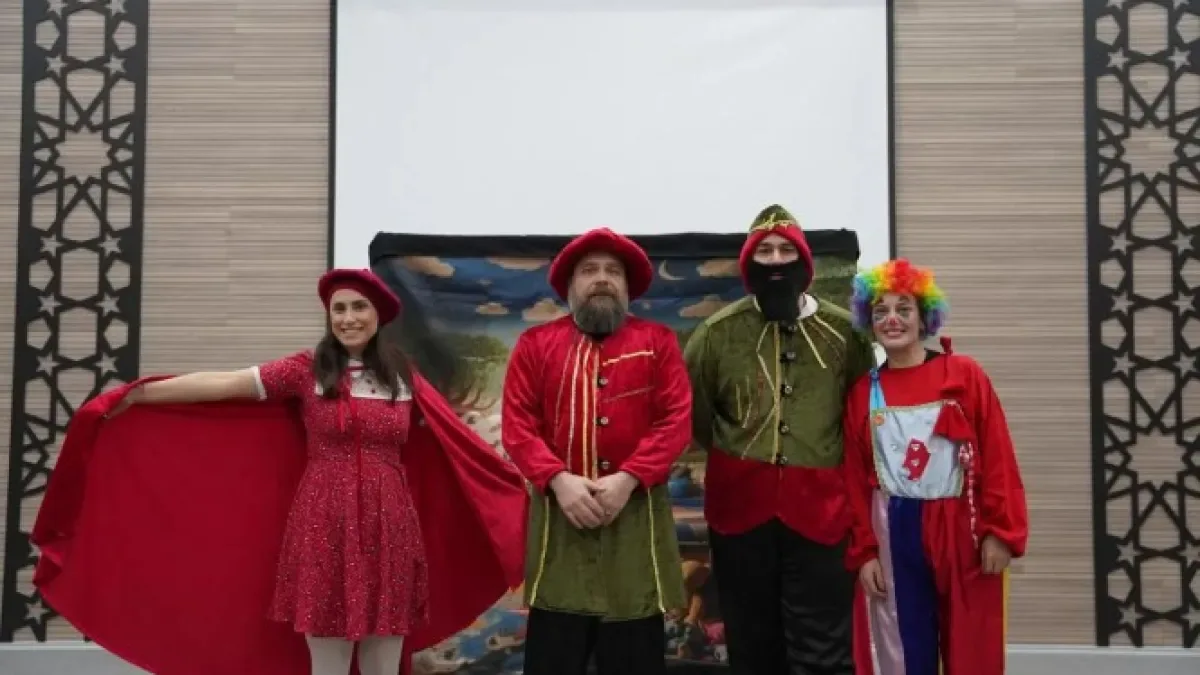 Kadıköy'de Karagöz ve Hacivat Coşkusu: Çocuklar Geleneksel Gölge Oyunu ile Buluştu Kadıköy'de Karagöz ve Hacivat Coşkusu: Çocuklar Geleneksel Gölge Oyunu ile Buluştu