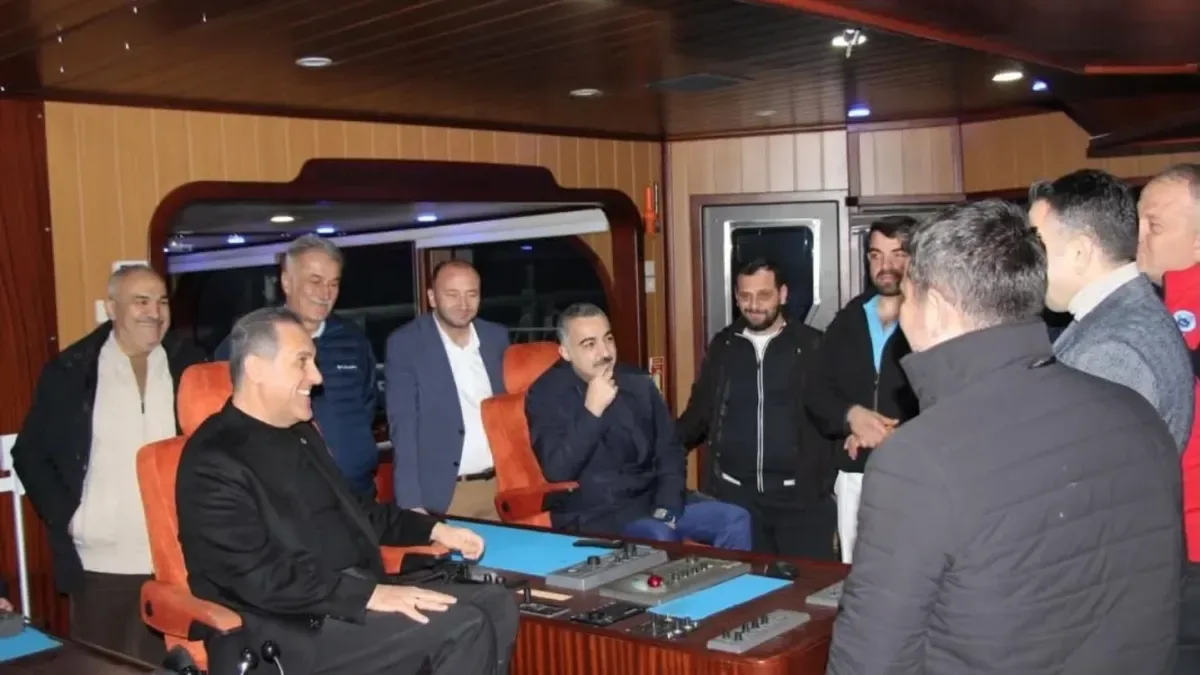 Yalova Valisi Usta, Balıkçılarla Ramazan İftarında Buluştu ve Sektörü Yerinde İnceledi Yalova Valisi Usta, Balıkçılarla Ramazan İftarında Buluştu ve Sektörü Yerinde İnceledi