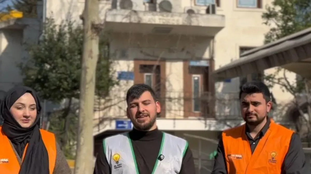 Bahçelievler'de Gençler Kadir Gecesi İçin Camiyi Temizledi Bahçelievler'de Gençler Kadir Gecesi İçin Camiyi Temizledi
