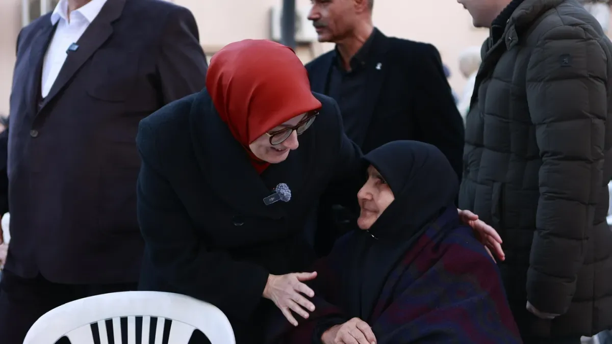 Belgin Uygur'dan Bigadiç'te Gönülleri Isıtan İftar Buluşması: Ramazan Bereketi Sokaklara Taştı Belgin Uygur'dan Bigadiç'te Gönülleri Isıtan İftar Buluşması: Ramazan Bereketi Sokaklara Taştı