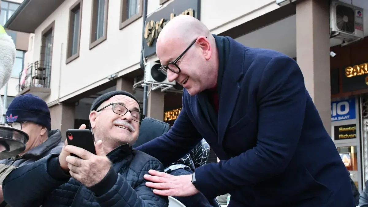 Balıkesir'de Kadir Gecesi Buluşması: Ahmet Akın'ın İftar Sofrasında Dayanışma Ruhu Yükseldi Balıkesir'de Kadir Gecesi Buluşması: Ahmet Akın'ın İftar Sofrasında Dayanışma Ruhu Yükseldi