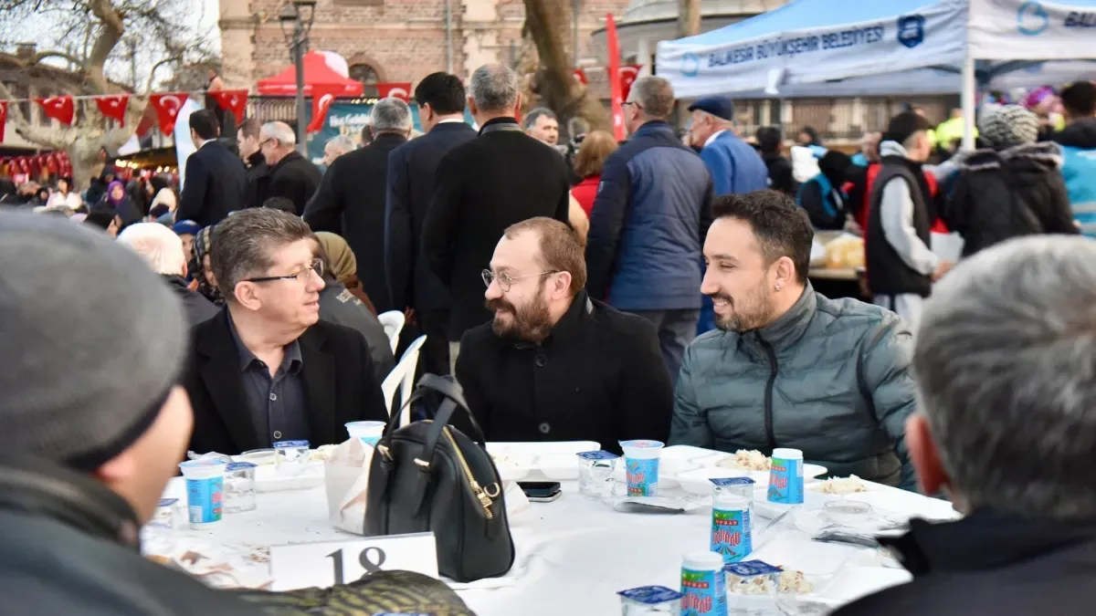 Kadir Gecesi İftarı Balıkesir'de Yapıldı: Altıeylül Heyeti Katıldı Kadir Gecesi İftarı Balıkesir'de Yapıldı: Altıeylül Heyeti Katıldı