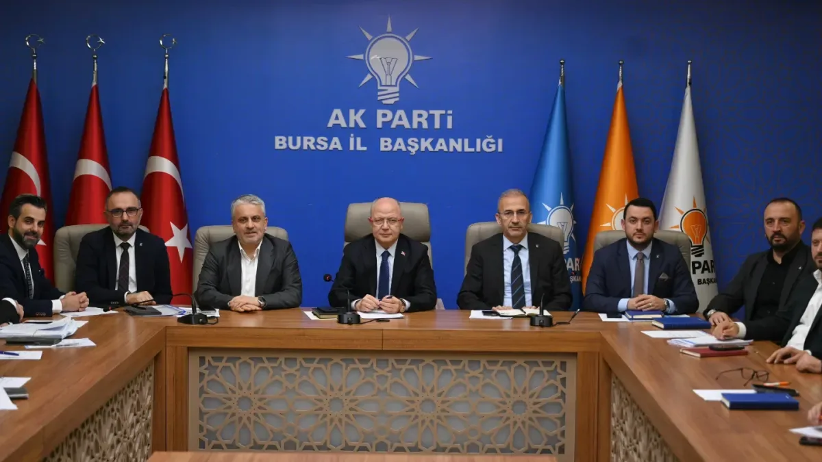 AK Parti Bursa'da Yönetim Kurulu Toplantısı Gerçekleşti: Davut Gürkan ve Ayhan Salman Bir Araya Geldi AK Parti Bursa'da Yönetim Kurulu Toplantısı Gerçekleşti: Davut Gürkan ve Ayhan Salman Bir Araya Geldi