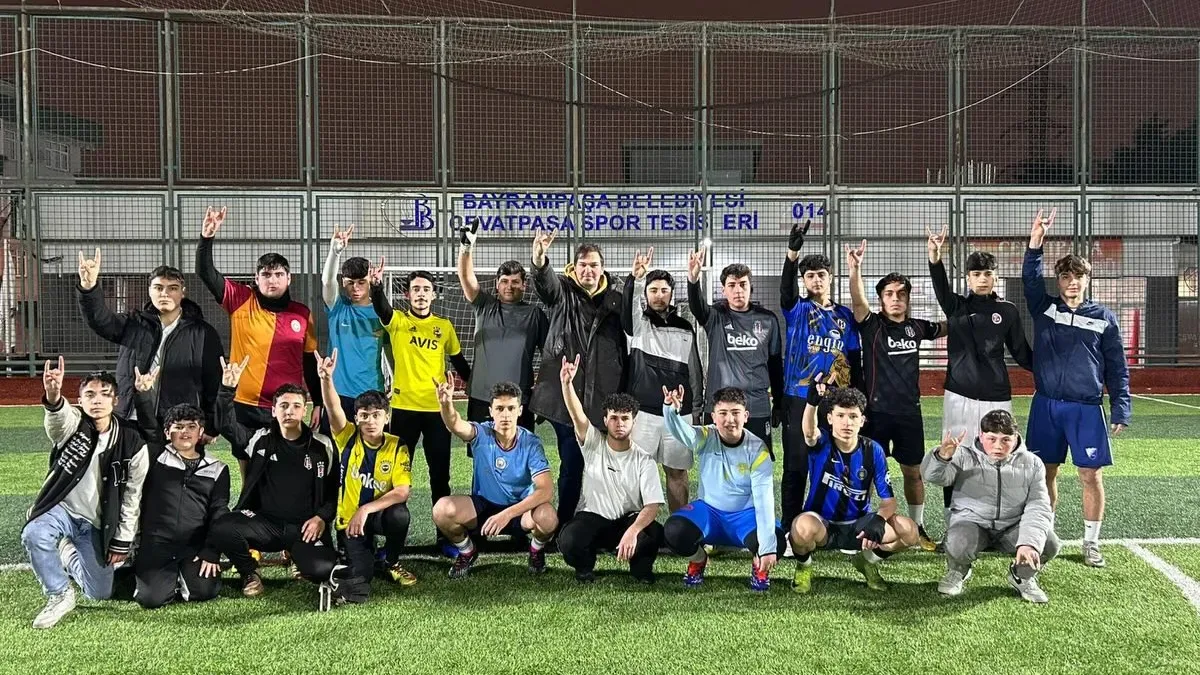 Bayrampaşa ve Gaziosmanpaşa Ülkü Ocakları Dostluk Maçında Buluştu Bayrampaşa ve Gaziosmanpaşa Ülkü Ocakları Dostluk Maçında Buluştu