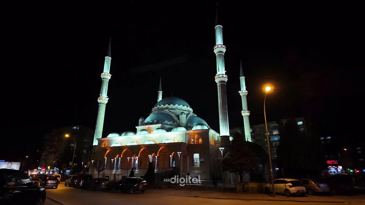 Kadir Gecesi Konya'da Huzur İçinde İdrak Edildi: Büyükşehir'in Otogar Camii Programı Kadir Gecesi Konya'da Huzur İçinde İdrak Edildi: Büyükşehir'in Otogar Camii Programı