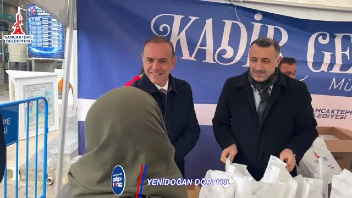 Sancaktepe'de Kadir Gecesi Coşkusu: Binlerce Simit Vatandaşlarla Paylaşıldı Sancaktepe'de Kadir Gecesi Coşkusu: Binlerce Simit Vatandaşlarla Paylaşıldı