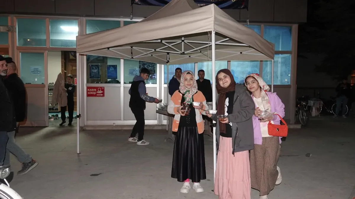 Güvercinlik ve Karkın'da Helva İkramıyla Birlik ve Bereket Mesajı Güvercinlik ve Karkın'da Helva İkramıyla Birlik ve Bereket Mesajı