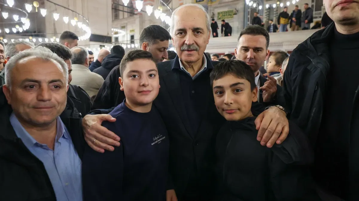 Numan Kurtulmuş'tan Kadir Gecesi Mesajı: Kardeşlikte Daim Olma Temennisi Numan Kurtulmuş'tan Kadir Gecesi Mesajı: Kardeşlikte Daim Olma Temennisi