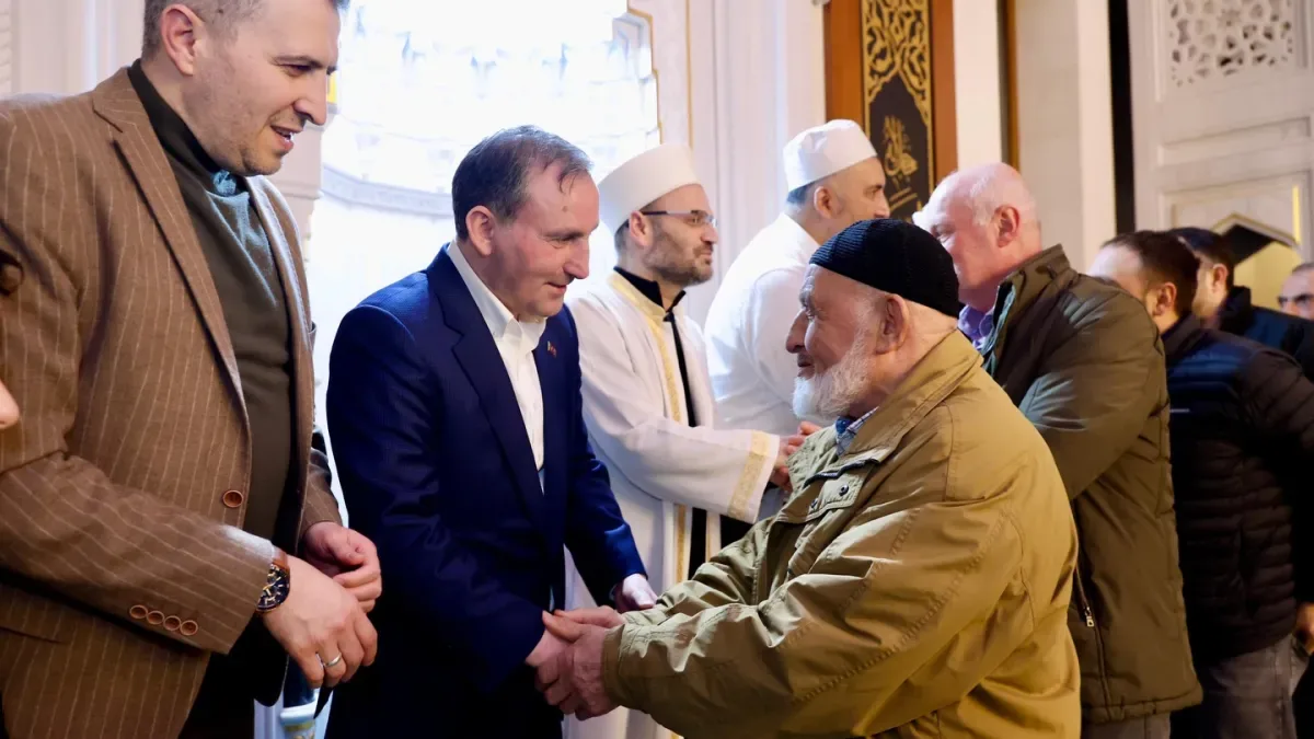 Ali Tombaş'tan Kadir Gecesi Mesajı: Dualar Kabul Olsun Ali Tombaş'tan Kadir Gecesi Mesajı: Dualar Kabul Olsun