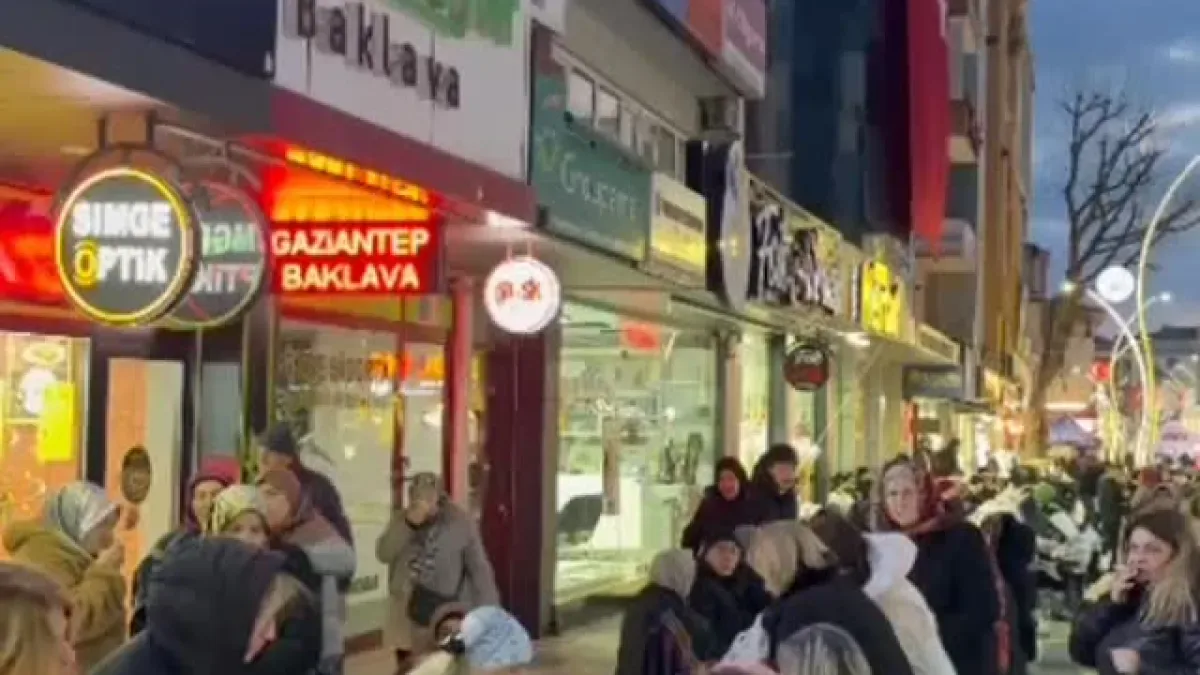 CHP'li Çiler, Derince'de Vatandaşlarla İftar Sofrasında Buluştu CHP'li Çiler, Derince'de Vatandaşlarla İftar Sofrasında Buluştu