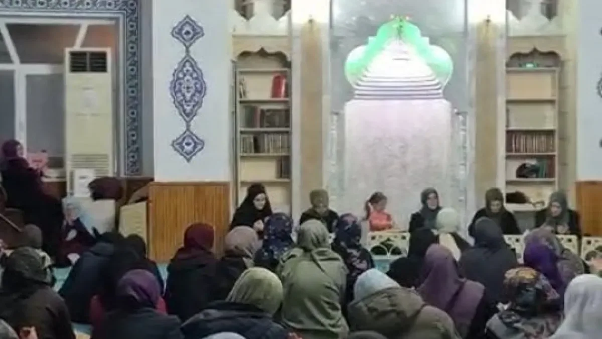 Başiskele'de Kadir Gecesi Coşkusu: Hanımlara Özel Program Düzenlendi Başiskele'de Kadir Gecesi Coşkusu: Hanımlara Özel Program Düzenlendi