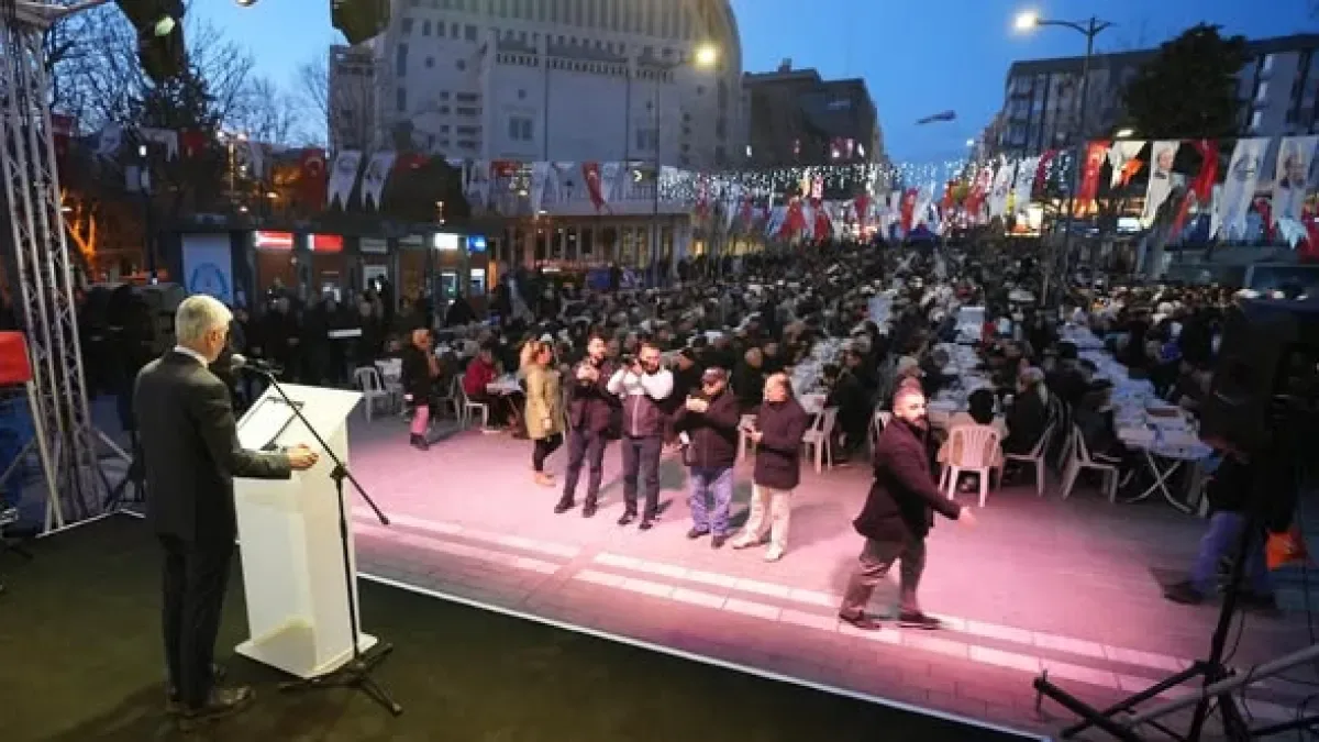 Avcılar'da Kadir Gecesi'nde Binlerce Kişiyle İftar Buluşması Avcılar'da Kadir Gecesi'nde Binlerce Kişiyle İftar Buluşması