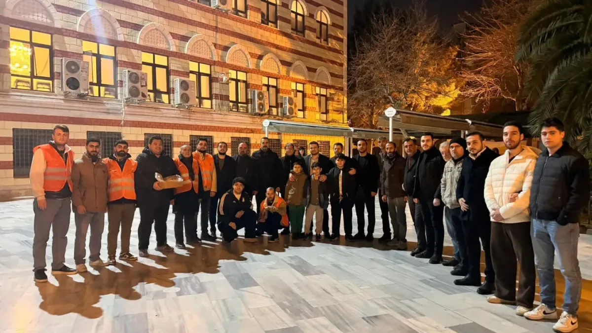 AK Gençlik Bahçelievler, Kadir Gecesi'nde Komşuluk Bağlarını Güçlendirdi AK Gençlik Bahçelievler, Kadir Gecesi'nde Komşuluk Bağlarını Güçlendirdi