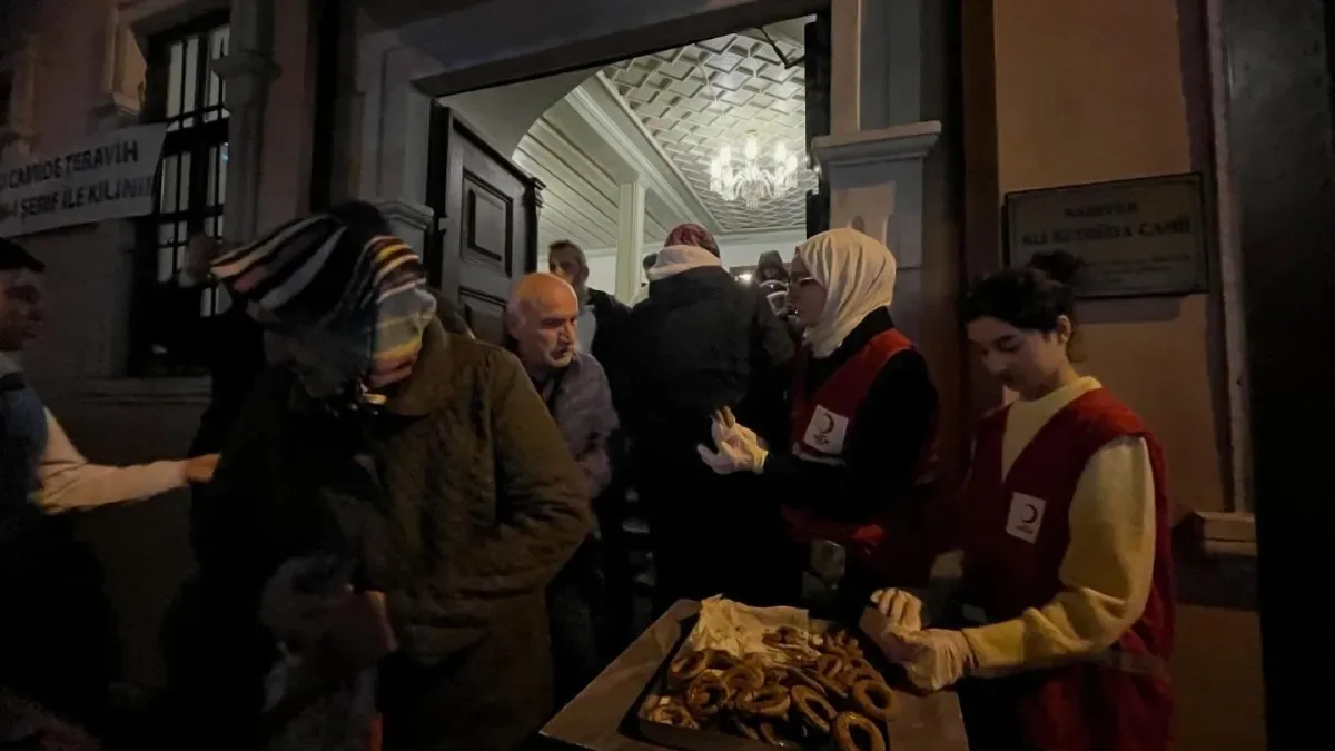 Türk Kızılay Sarıyer, Kadir Gecesi'nde Sarıyer Halkıyla Birlikteydi Türk Kızılay Sarıyer, Kadir Gecesi'nde Sarıyer Halkıyla Birlikteydi