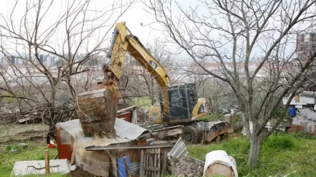 Nilüfer'de Kaçak Yapılaşmaya Geçit Yok: Ertuğrul ve Balat'ta Yıkım Kararı Nilüfer'de Kaçak Yapılaşmaya Geçit Yok: Ertuğrul ve Balat'ta Yıkım Kararı