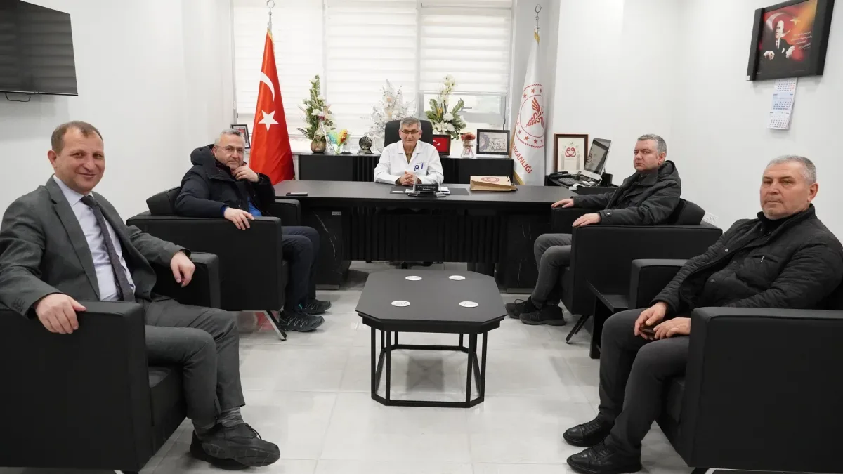 Susurluk'ta 14 Mart Tıp Bayramı Kutlaması: Başkan Semizel Sağlık Emekçilerini Ziyaret Etti Susurluk'ta 14 Mart Tıp Bayramı Kutlaması: Başkan Semizel Sağlık Emekçilerini Ziyaret Etti