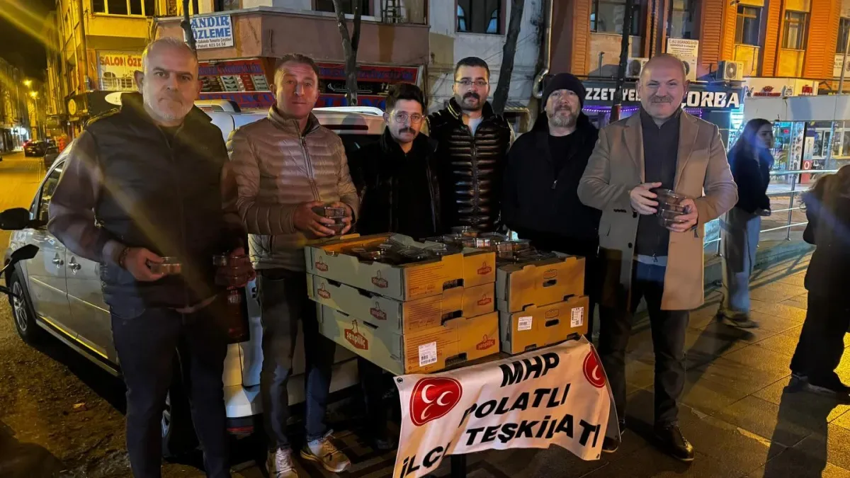 Polatlı MHP'den Kadir Gecesi'nde Anlamlı İkram: Hemşerilerle Dualar Buluştu Polatlı MHP'den Kadir Gecesi'nde Anlamlı İkram: Hemşerilerle Dualar Buluştu