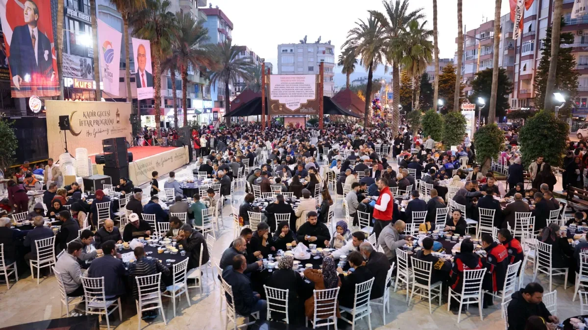 Kumluca Ticaret Borsası Başkanı Fatih Durdaş, Kadir Gecesi İftarında Yerini Aldı Kumluca Ticaret Borsası Başkanı Fatih Durdaş, Kadir Gecesi İftarında Yerini Aldı