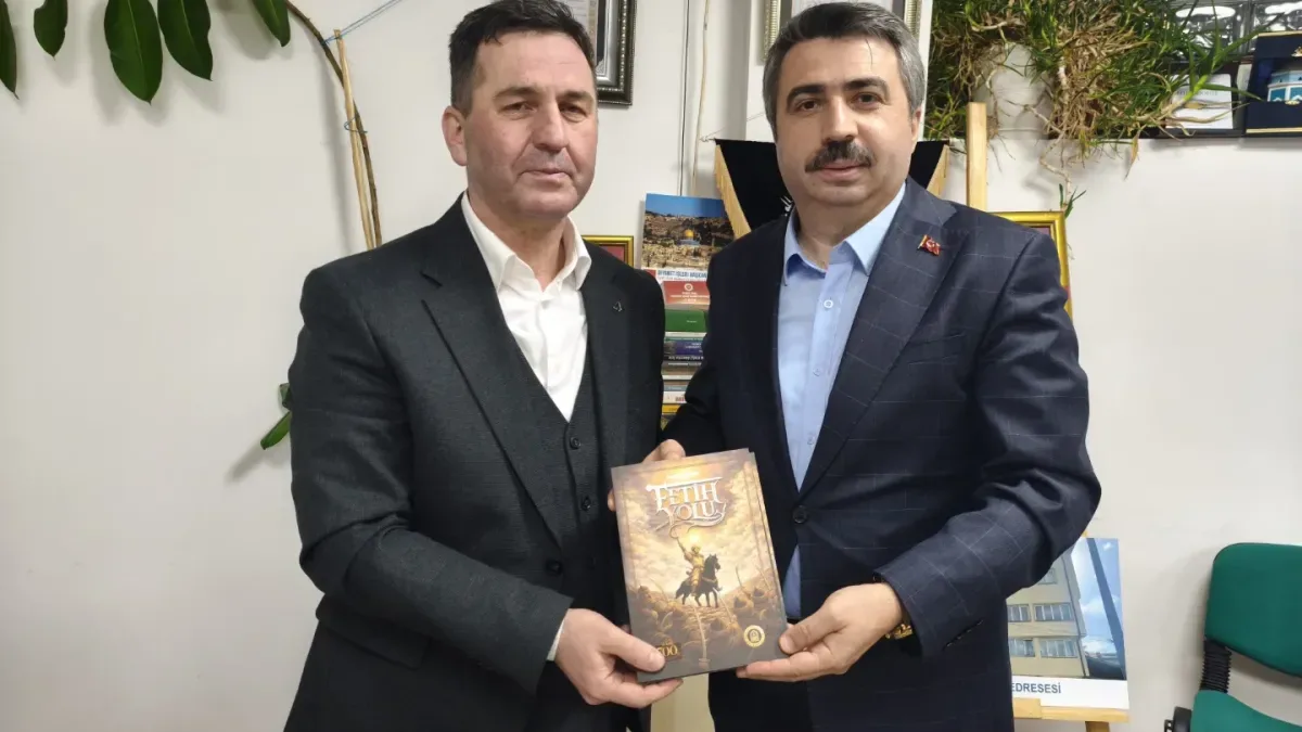 Bursa Yıldırım Belediyesi Başkanı Oktay Yılmaz, İştip Müftüsü Nasir Recepi'yi Ziyaret Etti Bursa Yıldırım Belediyesi Başkanı Oktay Yılmaz, İştip Müftüsü Nasir Recepi'yi Ziyaret Etti