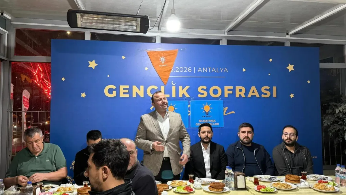 Kadir Gecesi Sahurunda AK Gençlik Vekil Taş ile Buluştu Kadir Gecesi Sahurunda AK Gençlik Vekil Taş ile Buluştu