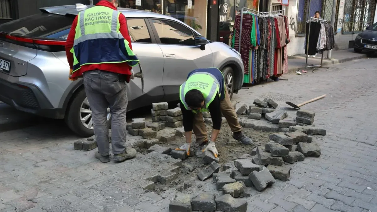 Kâğıthane'de Yol Bakım Çalışmaları Başladı: Mehmet Akif Ersoy Mahallesi Sakinleri İçin Daha Konforlu Ulaşım Kâğıthane'de Yol Bakım Çalışmaları Başladı: Mehmet Akif Ersoy Mahallesi Sakinleri İçin Daha Konforlu Ulaşım