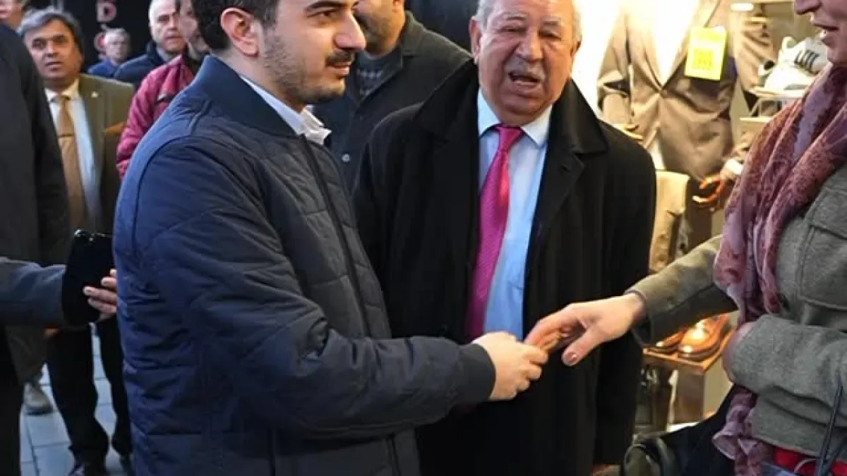 Çankaya'da İzmir Caddesi'nde Geleneksel İftar Sofrası Kuruldu Çankaya'da İzmir Caddesi'nde Geleneksel İftar Sofrası Kuruldu