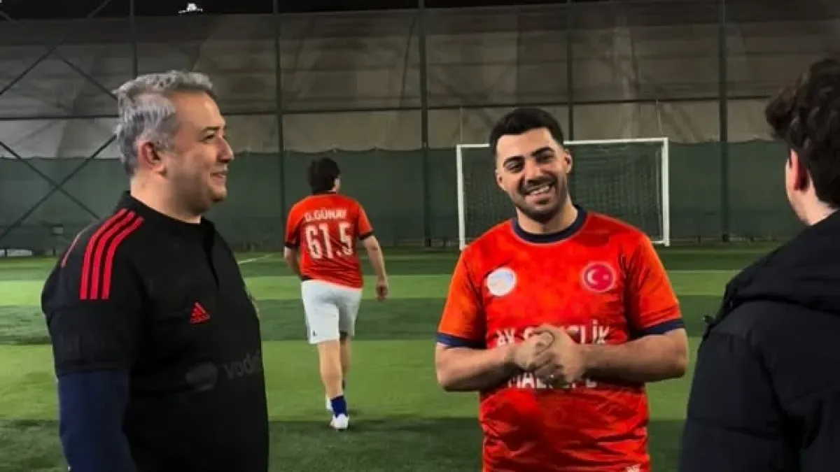 İsa Mesih Şahin, Maltepe'de Genç Seçmen Adaylarıyla Halı Saha Buluşmasında İsa Mesih Şahin, Maltepe'de Genç Seçmen Adaylarıyla Halı Saha Buluşmasında