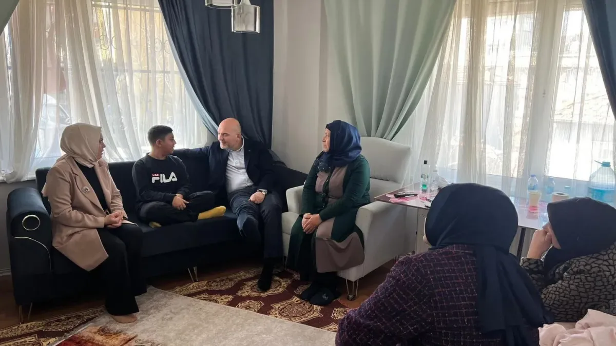 Süleyman Soylu, Gaziosmanpaşa'da Seçmenleriyle Ev Ziyaretlerinde Buluştu Süleyman Soylu, Gaziosmanpaşa'da Seçmenleriyle Ev Ziyaretlerinde Buluştu
