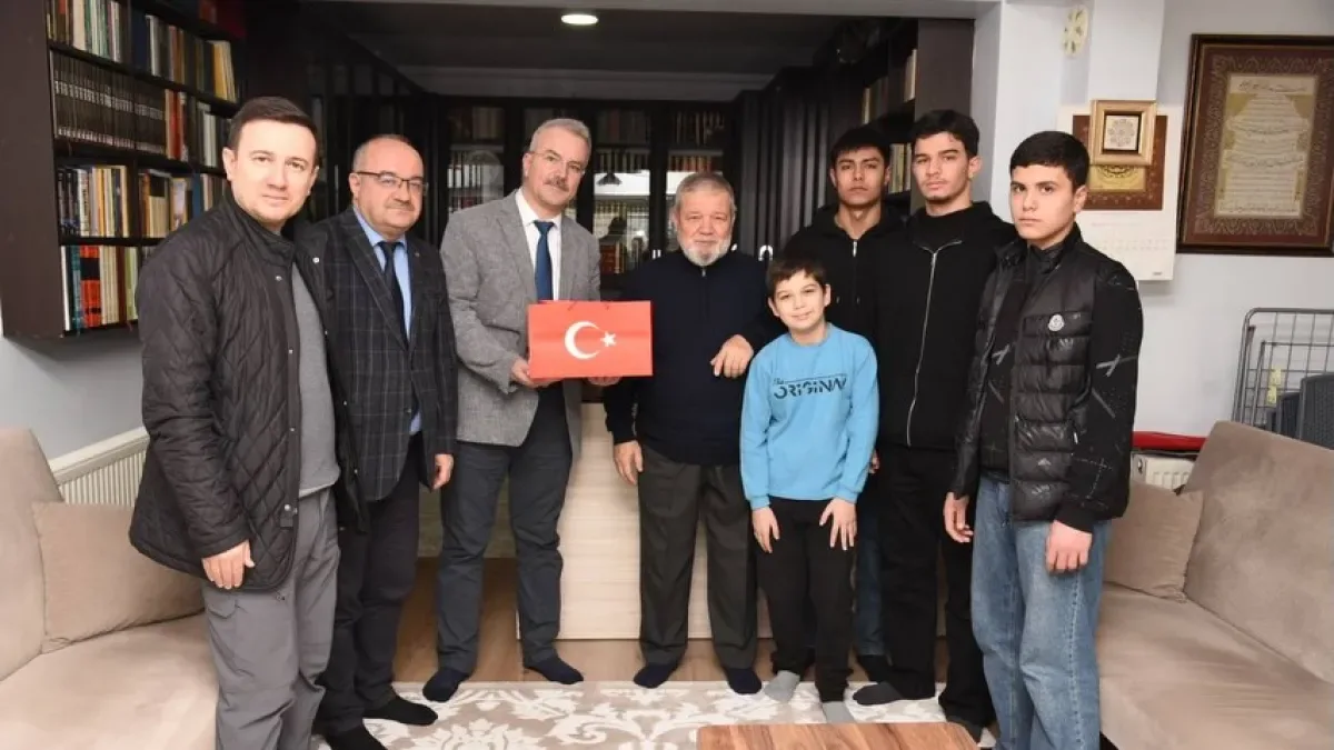 Balıkesir'de Emekli Öğretmen Ziyareti: İl Milli Eğitim Müdürlüğü'nden Vefa Örneği Balıkesir'de Emekli Öğretmen Ziyareti: İl Milli Eğitim Müdürlüğü'nden Vefa Örneği