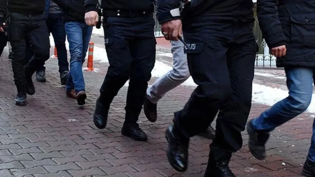 Yalova'da Dev Dolandırıcılık Operasyonu: 49 Şüpheli Adliyeye Sevk Edildi Yalova'da Dev Dolandırıcılık Operasyonu: 49 Şüpheli Adliyeye Sevk Edildi