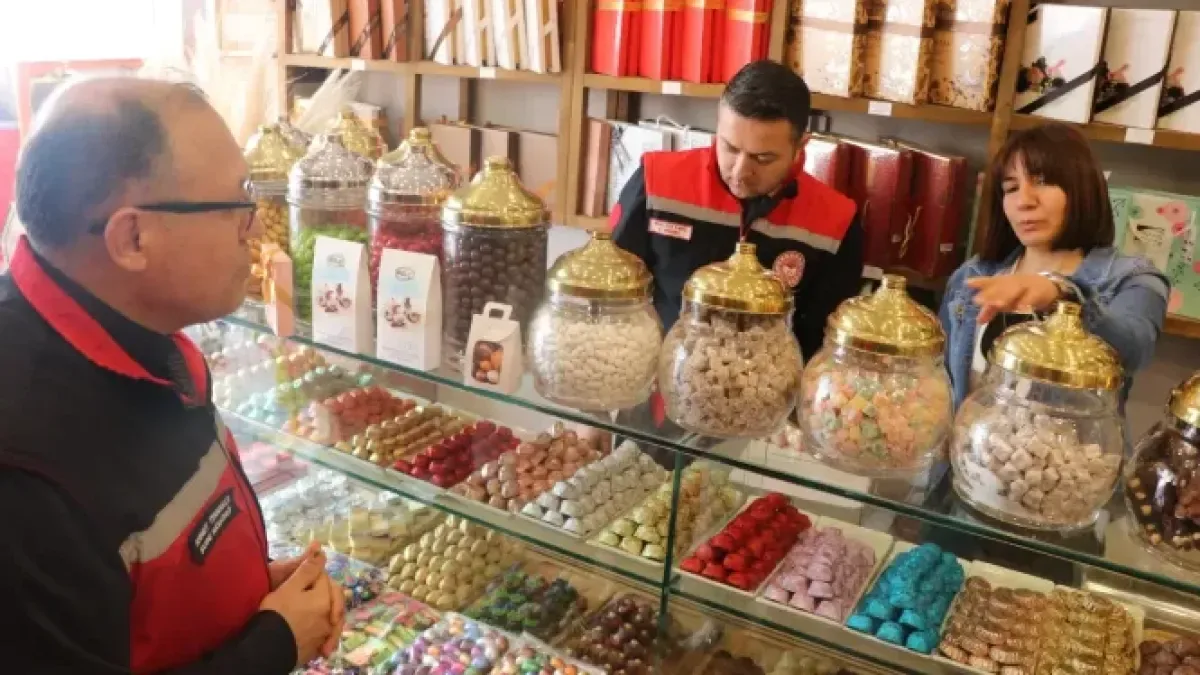 Yalova'da Ramazan Bayramı Öncesi Şeker ve Tatlı Denetimleri: Vatandaşın Sağlığı İçin Harekete Geçildi Yalova'da Ramazan Bayramı Öncesi Şeker ve Tatlı Denetimleri: Vatandaşın Sağlığı İçin Harekete Geçildi