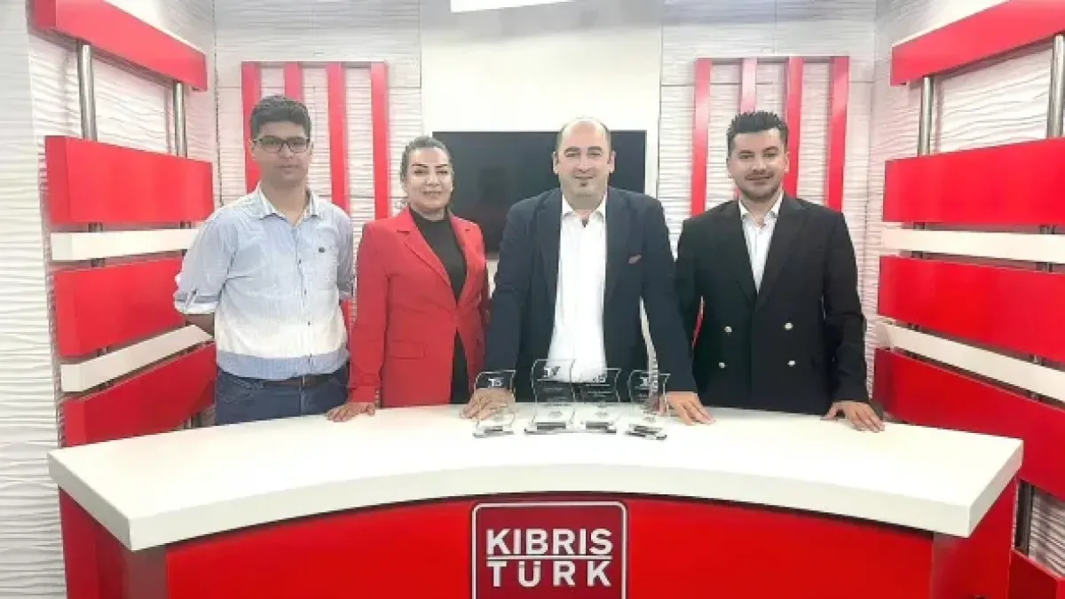 Yalovalı Medya Patronu Alihan Pehlivan, KKTC'de "Yılın Medya Markası" Seçildi Yalovalı Medya Patronu Alihan Pehlivan, KKTC'de "Yılın Medya Markası" Seçildi