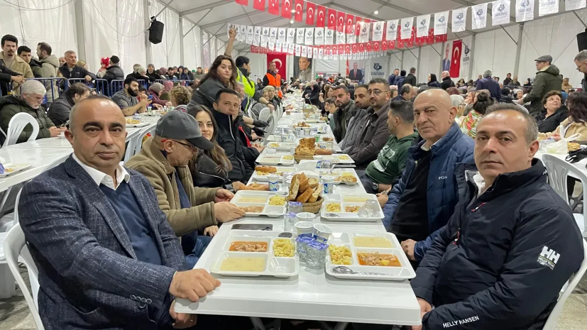 Bandırma İftar Sofrası Aslanlar İnşaat ve Özaydın Madencilik Desteğiyle Kuruldu Bandırma İftar Sofrası Aslanlar İnşaat ve Özaydın Madencilik Desteğiyle Kuruldu