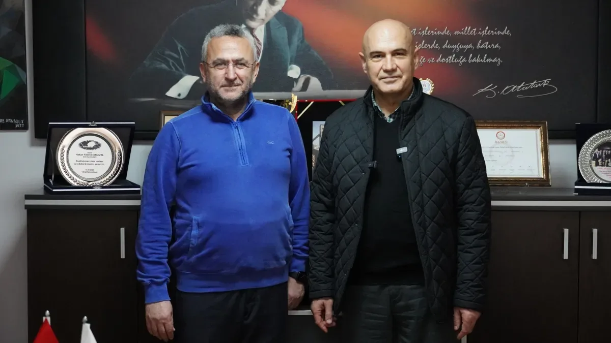 Susurluk'ta Siyasi Ziyaret: Çömez ve Acar, Semizel'i Makamında Ziyaret Etti Susurluk'ta Siyasi Ziyaret: Çömez ve Acar, Semizel'i Makamında Ziyaret Etti