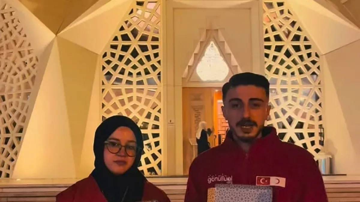 Genç Kızılay Üsküdar'dan Kadir Gecesi'nde Anlamlı Lokum İkramı Genç Kızılay Üsküdar'dan Kadir Gecesi'nde Anlamlı Lokum İkramı