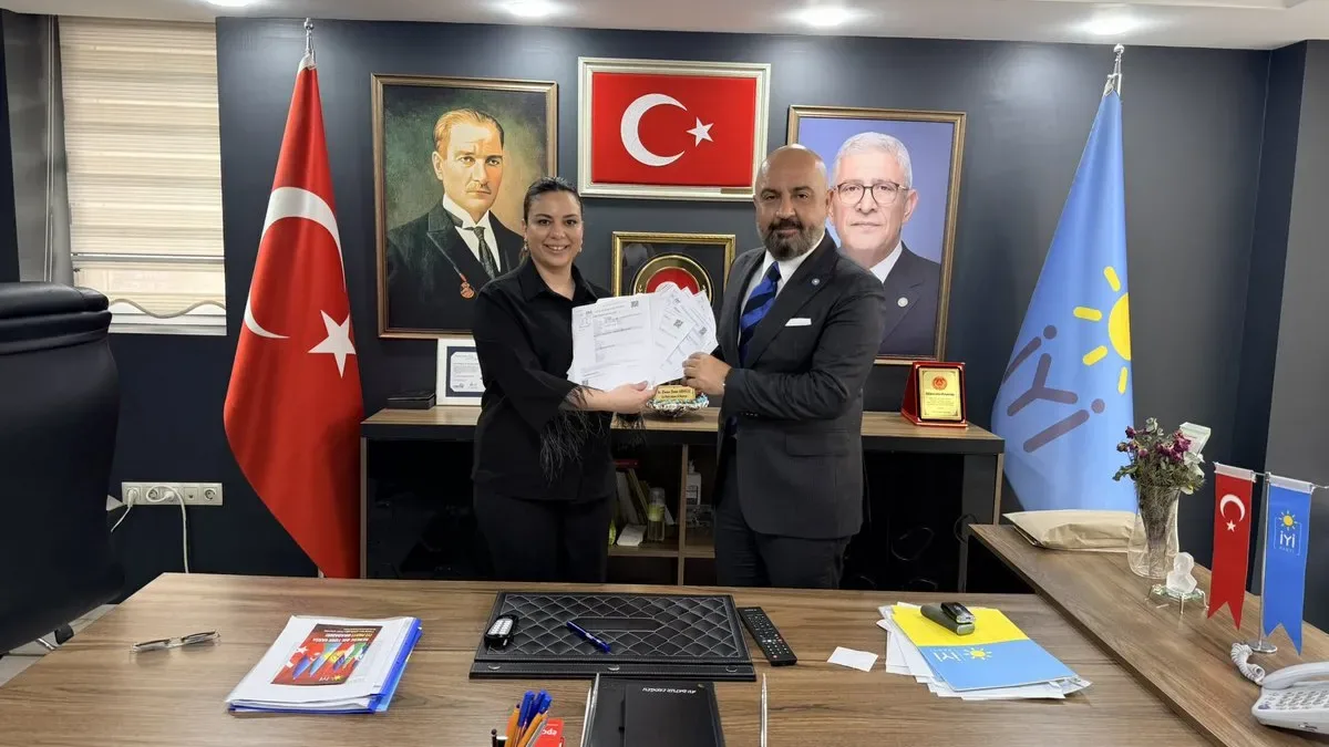 İYİ Parti Adana'da Üye Sayısını Artırdı: Kadın Politikaları Başkanı Köz'ün Çalışmaları 20 Yeni Üye Kazandırdı İYİ Parti Adana'da Üye Sayısını Artırdı: Kadın Politikaları Başkanı Köz'ün Çalışmaları 20 Yeni Üye Kazandırdı