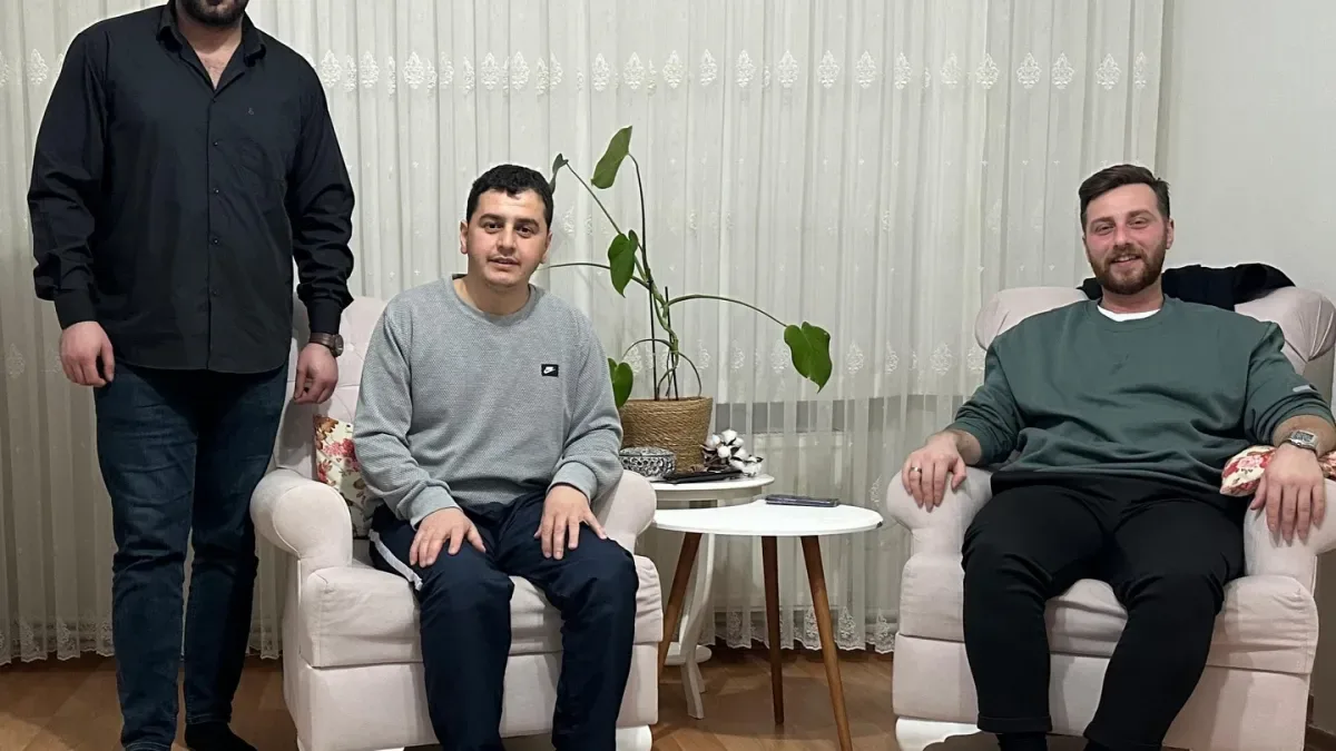 Yeniden Refah Partisi İstanbul Gençlik Kolları Yöneticilerinden İrfan İnceoğlu'na Geçmiş Olsun Ziyareti Yeniden Refah Partisi İstanbul Gençlik Kolları Yöneticilerinden İrfan İnceoğlu'na Geçmiş Olsun Ziyareti
