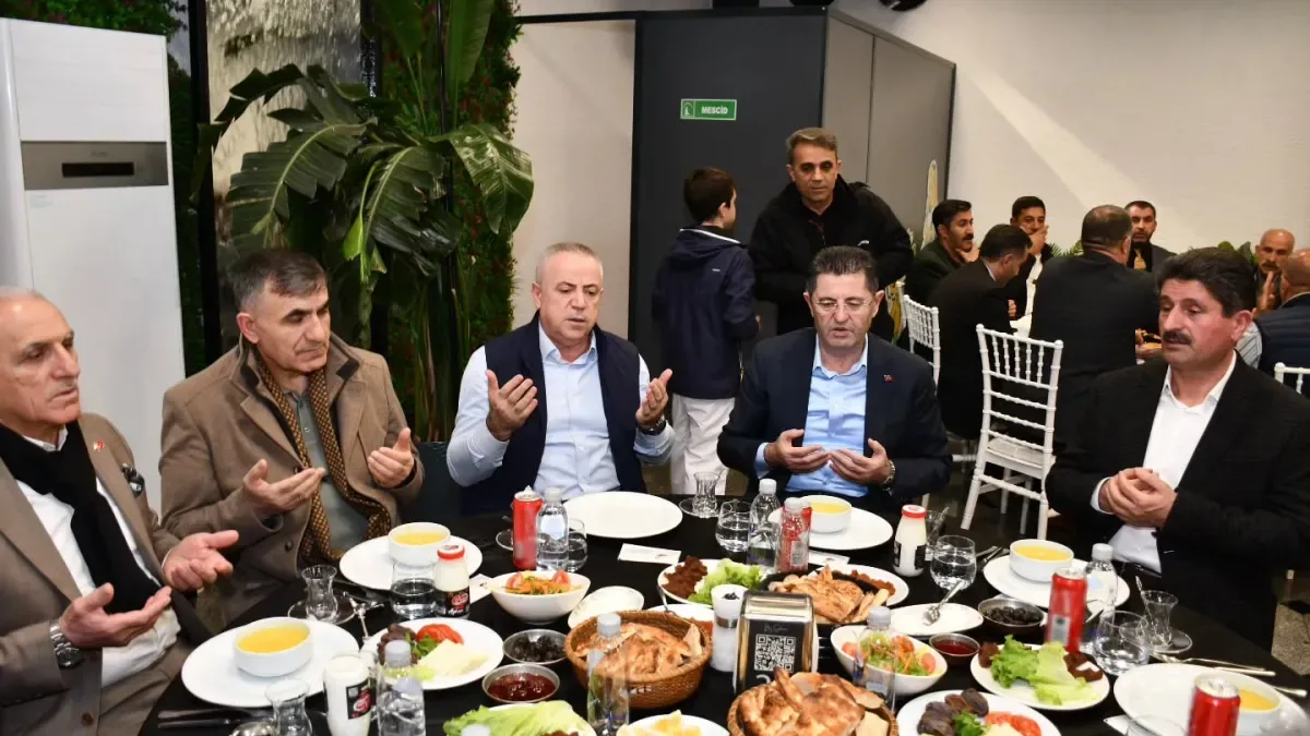 Çekmeköy'de Ramazan Birlikteliği: Kaymakam Çelik ve Başkan Çerkez Hemşehrileriyle İftar Yemeğinde Buluştu Çekmeköy'de Ramazan Birlikteliği: Kaymakam Çelik ve Başkan Çerkez Hemşehrileriyle İftar Yemeğinde Buluştu