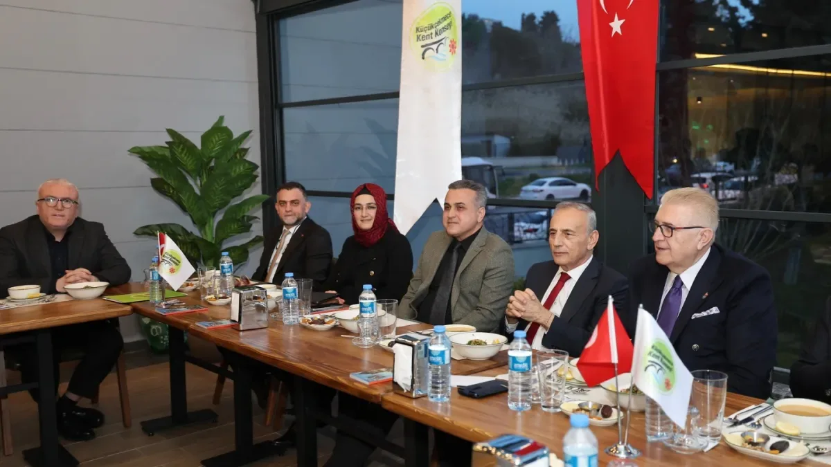 Başkan Çebi, Kaymakam Anteplioğlu ve İş Dünyasını İftarda Ağırladı Başkan Çebi, Kaymakam Anteplioğlu ve İş Dünyasını İftarda Ağırladı