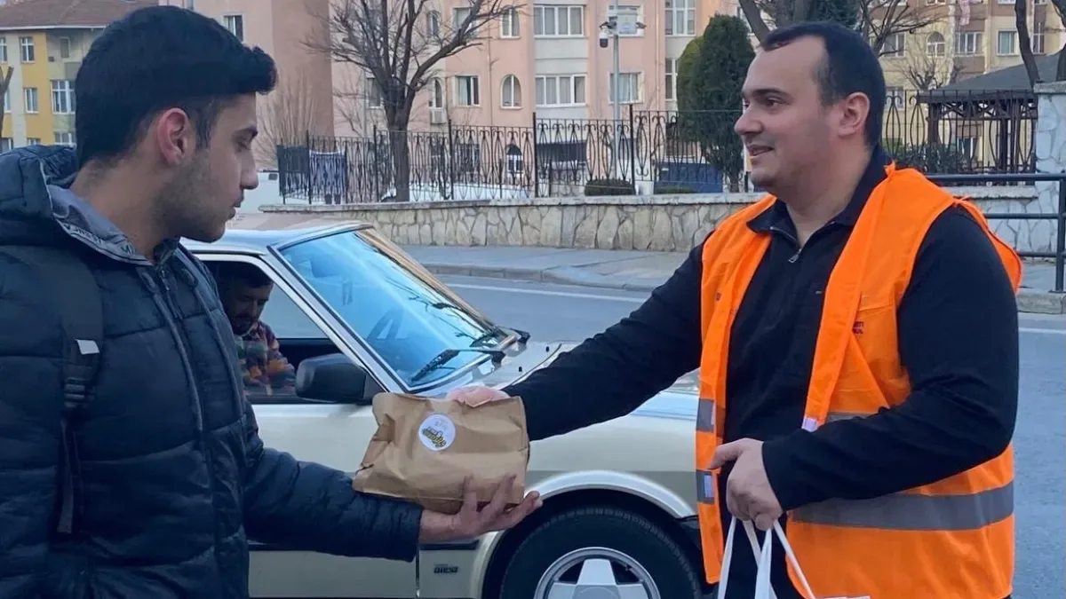 Ak Genç Küçükçekmece İftar Hazırlıkları: İftara5Kala Etkinliği Başladı Ak Genç Küçükçekmece İftar Hazırlıkları: İftara5Kala Etkinliği Başladı