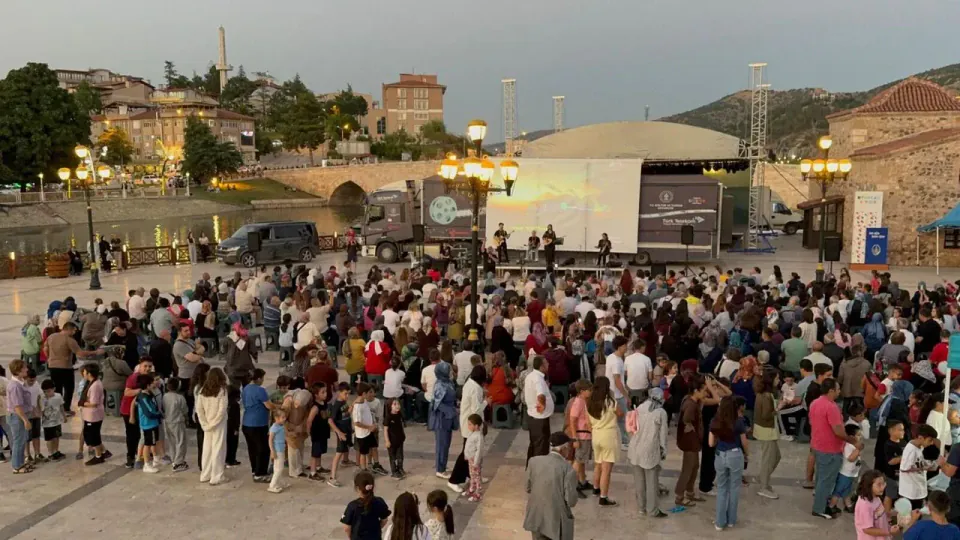 Gezen Sinema 81 ile ulaştı: 20 binden fazla seansla 2,5 milyon çocuk buluştu görseli