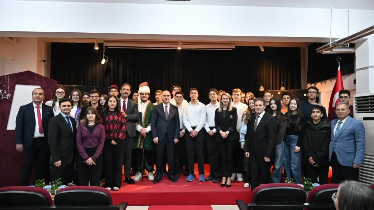 Manisa Valisi Vahdettin Özkan, Öğrencilerle İftar Sofrasında Buluştu Manisa Valisi Vahdettin Özkan, Öğrencilerle İftar Sofrasında Buluştu