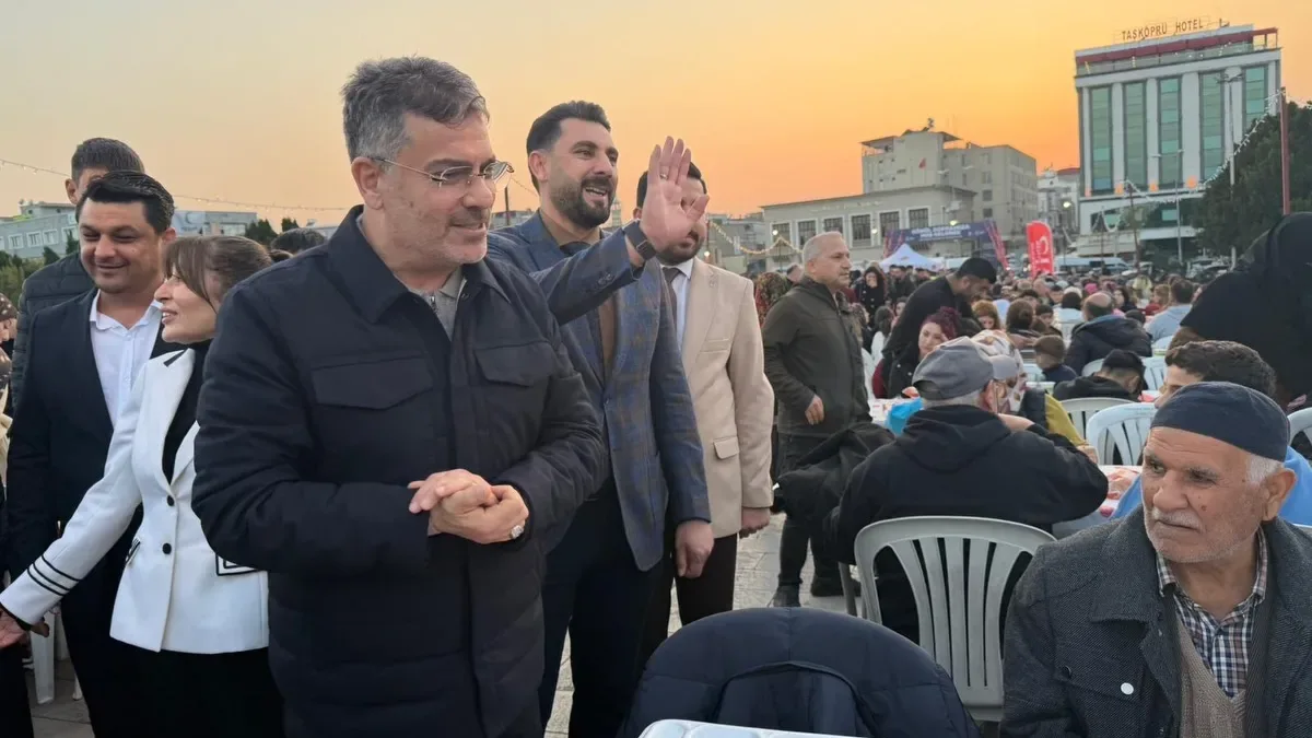AK Parti Adana Milletvekili Faruk Aytek, Geleneksel Vefa İftarında Hemşehrileriyle Buluştu AK Parti Adana Milletvekili Faruk Aytek, Geleneksel Vefa İftarında Hemşehrileriyle Buluştu