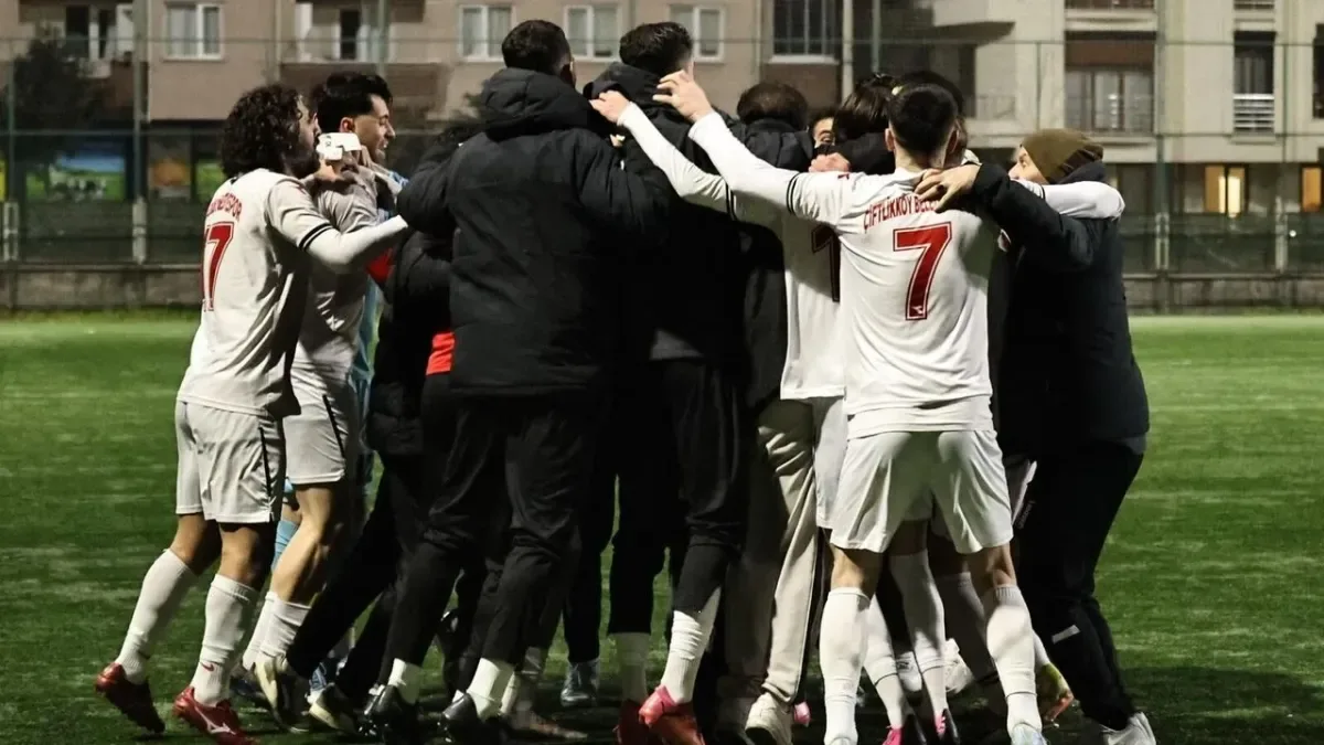 Yalova Süper Amatör Lig 2025-2026 Şampiyonu Çiftlikköy Belediyespor Oldu Yalova Süper Amatör Lig 2025-2026 Şampiyonu Çiftlikköy Belediyespor Oldu