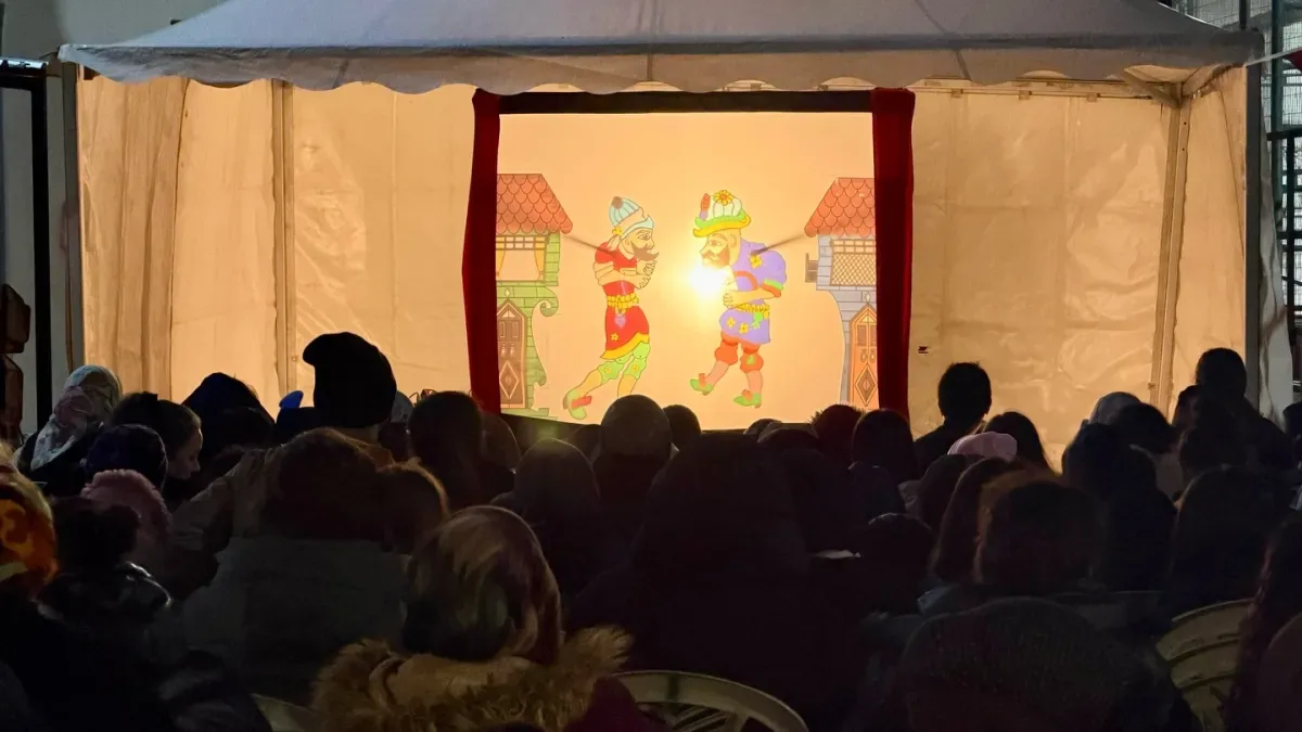 Yalova'da Karagöz ve Hacivat Gösterileri Ramazan'ı Neşeyle Tamamladı Yalova'da Karagöz ve Hacivat Gösterileri Ramazan'ı Neşeyle Tamamladı